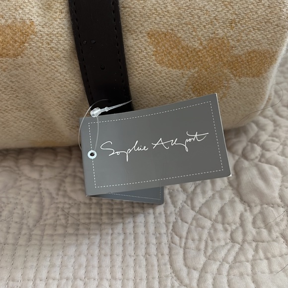 Bees knitted picnic blanket BNWT - Picture 3 of 4